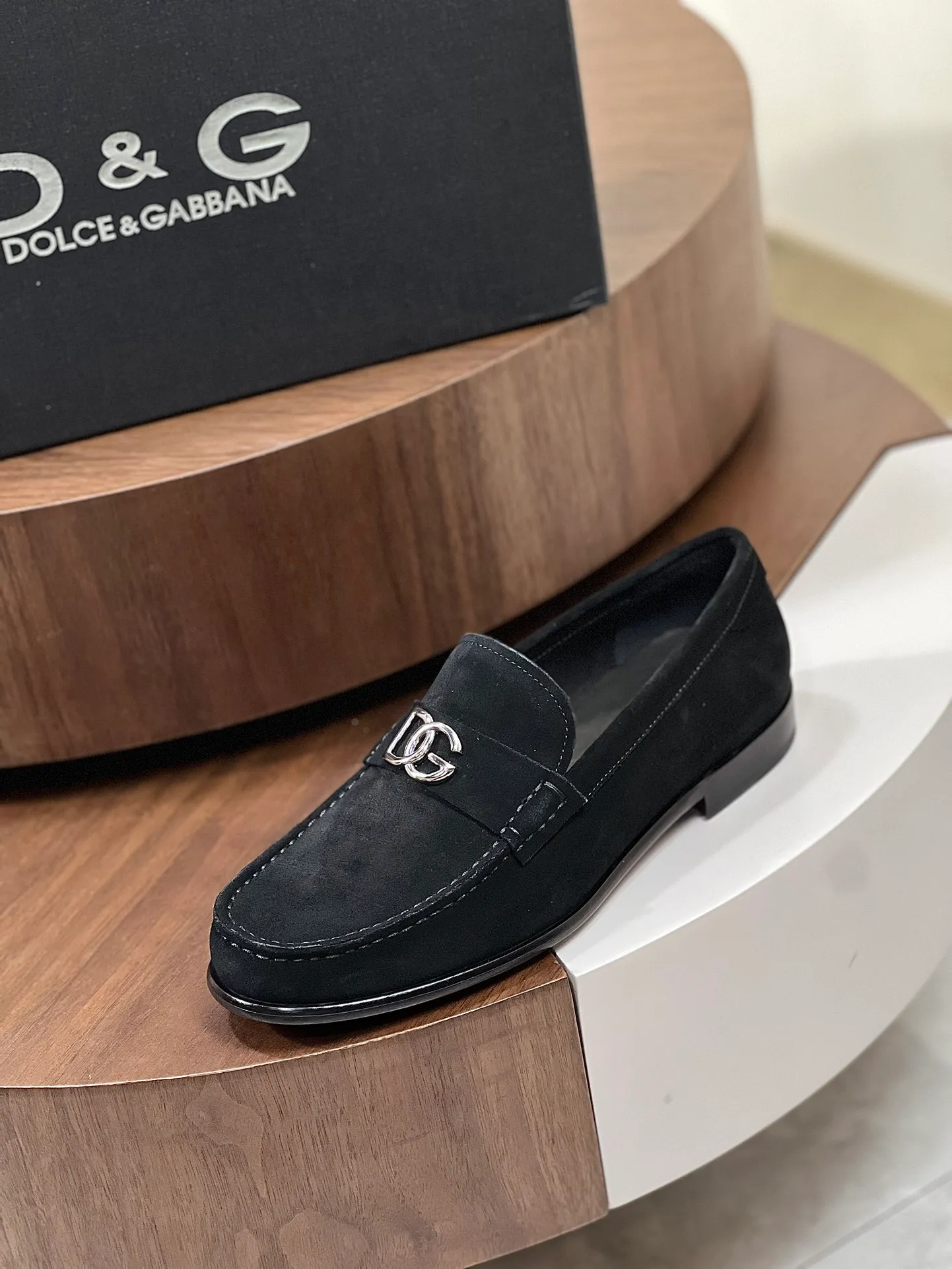 Factory price: 960💰••New product••Dolce&Gabb*_Dg high-end men's formal shoes and casual leather shoes. First-layer cowhide upper imported from Italy. You can see the leather texture at a glance. Breathable calfskin lining. High-end and luxurious leather outsole. Unique style. Finely crafted details! Size: 39-44 (38.45.46 customized)